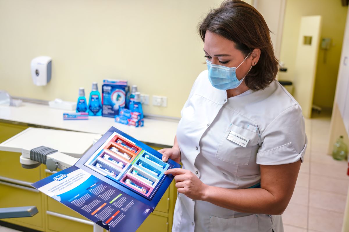 How to advance a dental assistant career